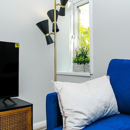 شقة Greater London, 1 Bed London Flat, Parking, Nr Metro Stations, 15Mins To لندن المظهر الخارجي الصورة
