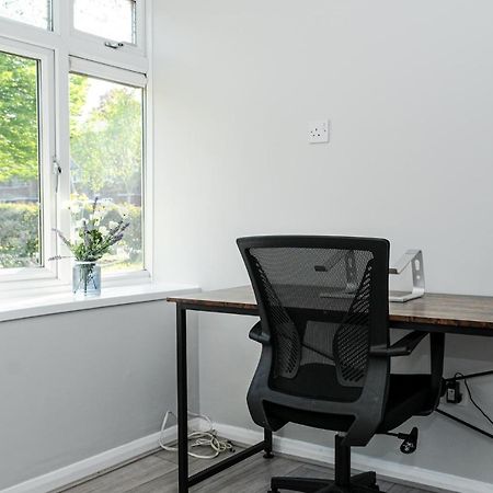 شقة Greater London, 1 Bed London Flat, Parking, Nr Metro Stations, 15Mins To لندن المظهر الخارجي الصورة