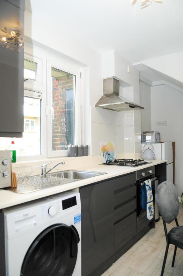 شقة Greater London, 1 Bed London Flat, Parking, Nr Metro Stations, 15Mins To لندن المظهر الخارجي الصورة