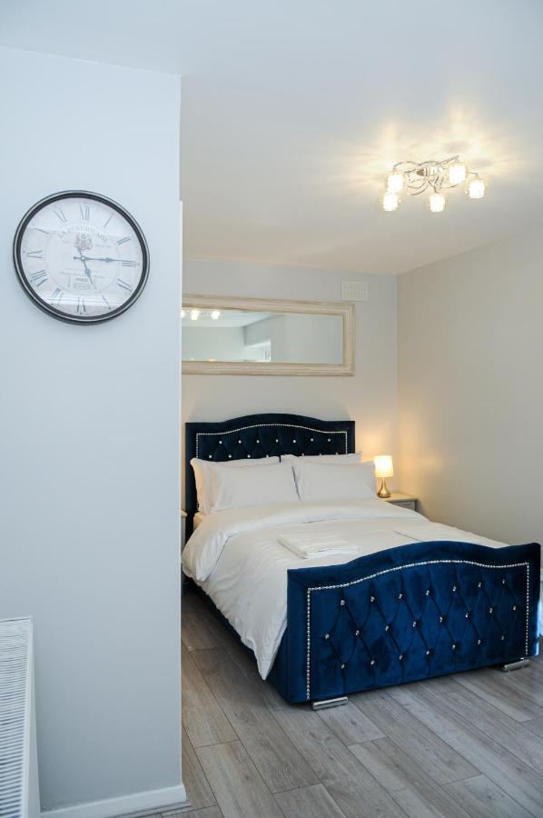 شقة Greater London, 1 Bed London Flat, Parking, Nr Metro Stations, 15Mins To لندن المظهر الخارجي الصورة