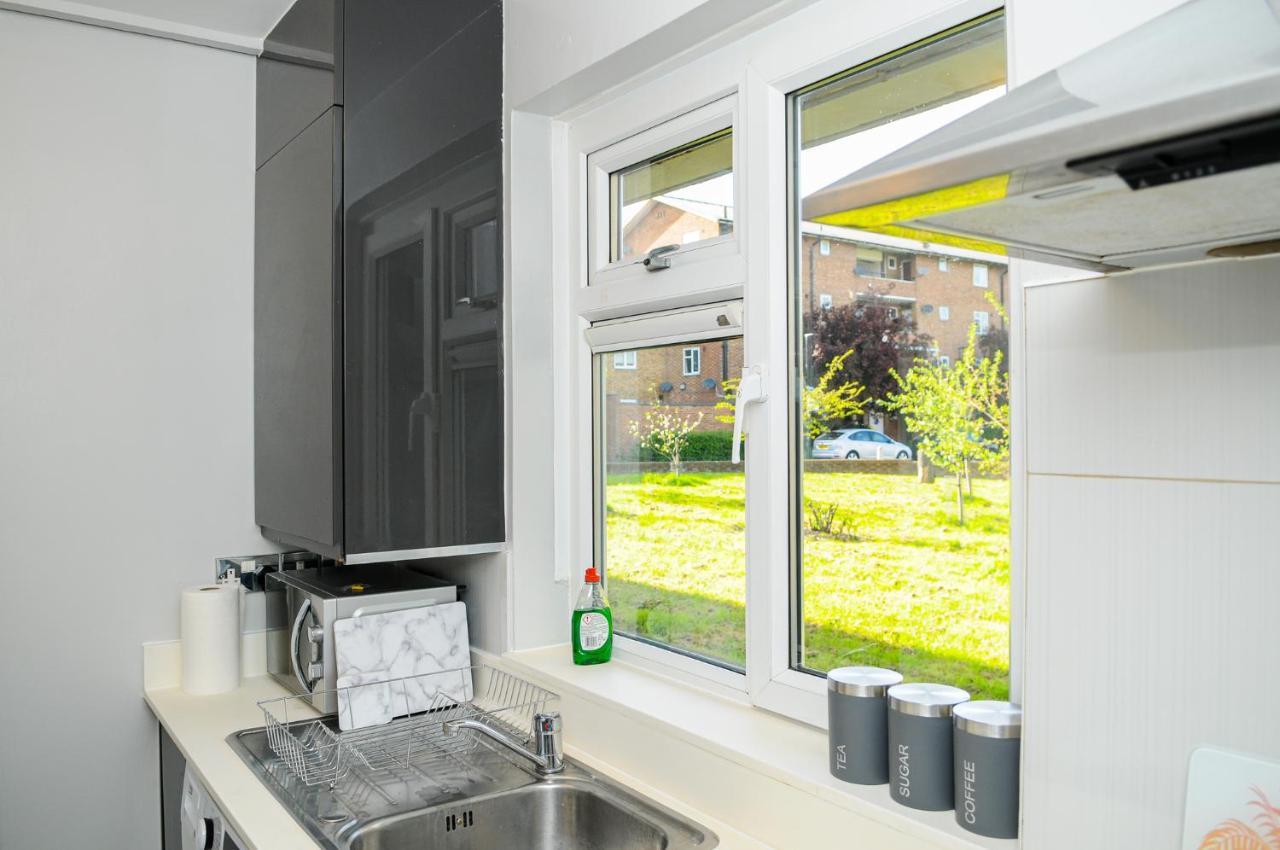 شقة Greater London, 1 Bed London Flat, Parking, Nr Metro Stations, 15Mins To لندن المظهر الخارجي الصورة