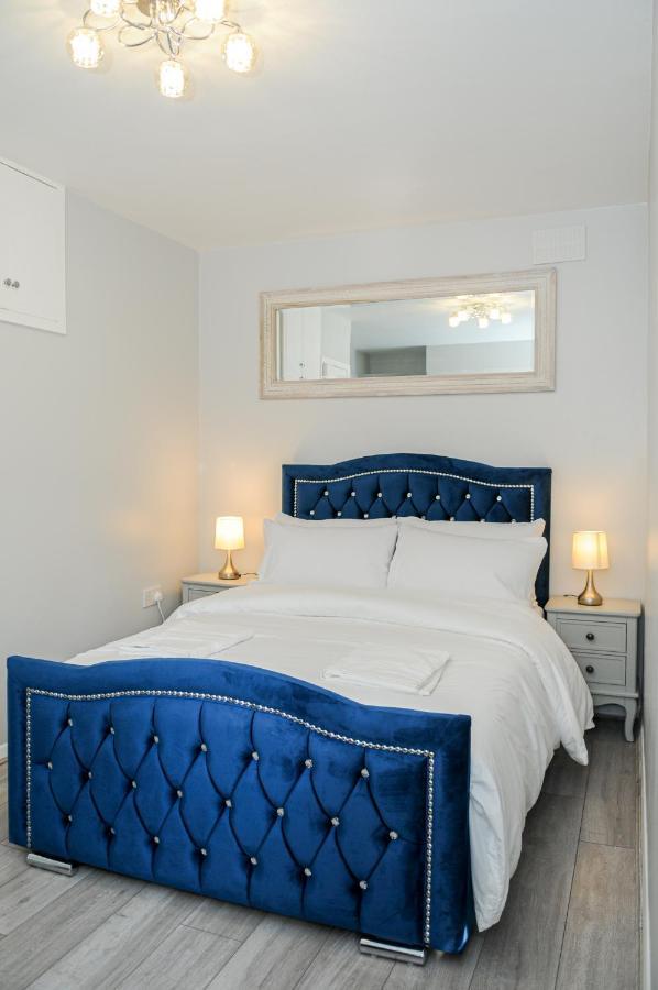 شقة Greater London, 1 Bed London Flat, Parking, Nr Metro Stations, 15Mins To لندن المظهر الخارجي الصورة
