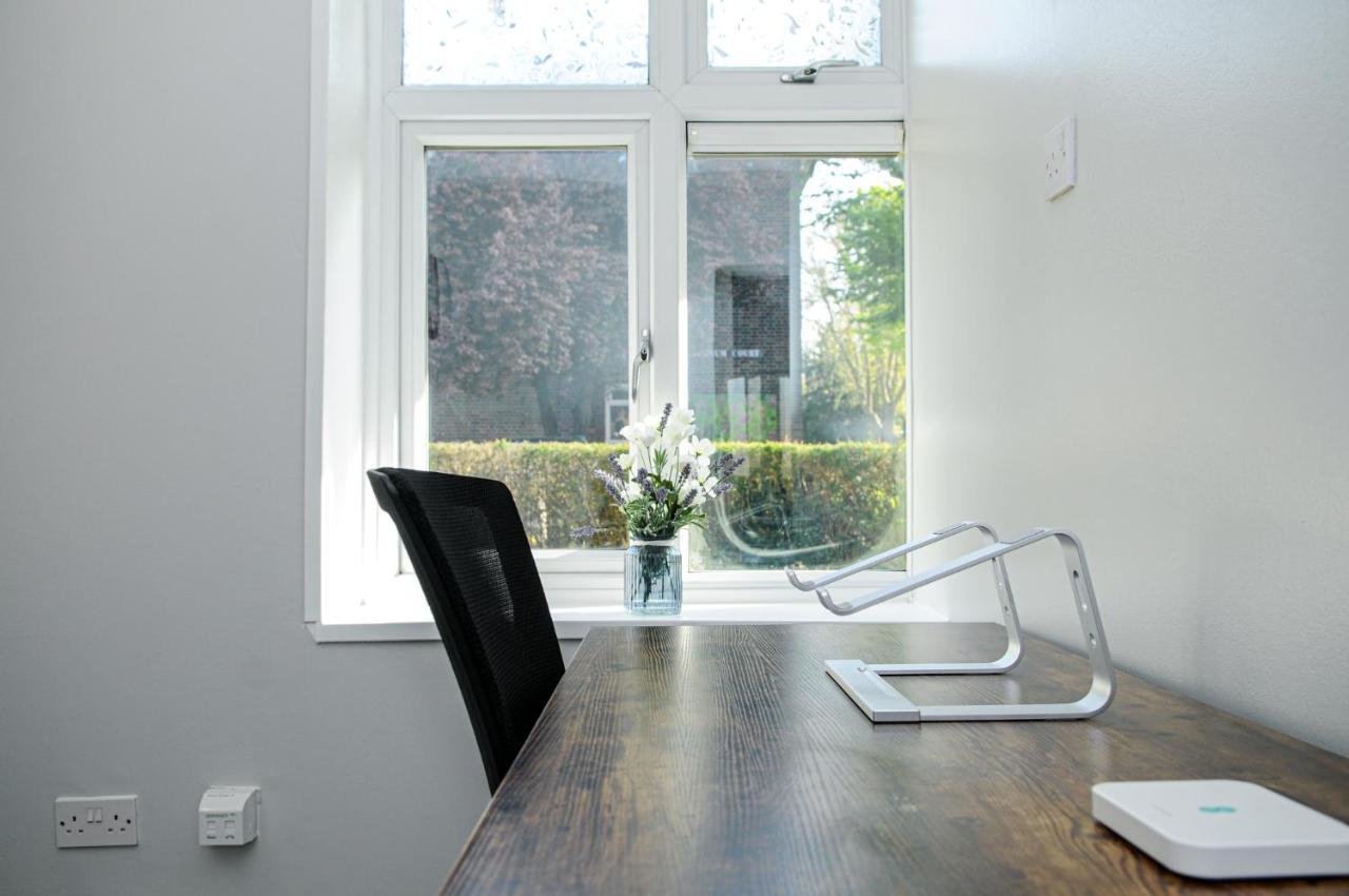 شقة Greater London, 1 Bed London Flat, Parking, Nr Metro Stations, 15Mins To لندن المظهر الخارجي الصورة